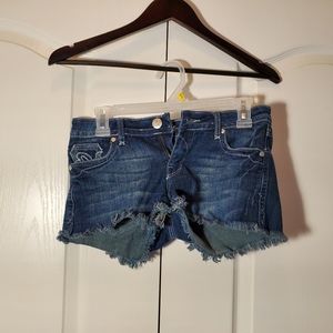Daisy Dukes Hakes the Haters Puke